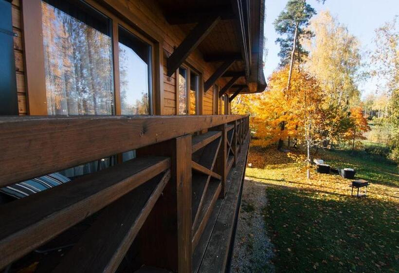 سوییت خانوادگی, Jonathan Spa Estate