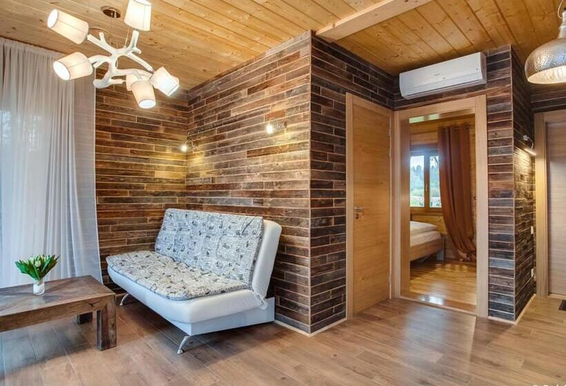 سوئیت جونیور خانوادگی, Jonathan Spa Estate