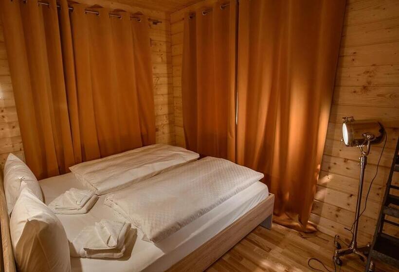 سوئیت جونیور خانوادگی, Jonathan Spa Estate