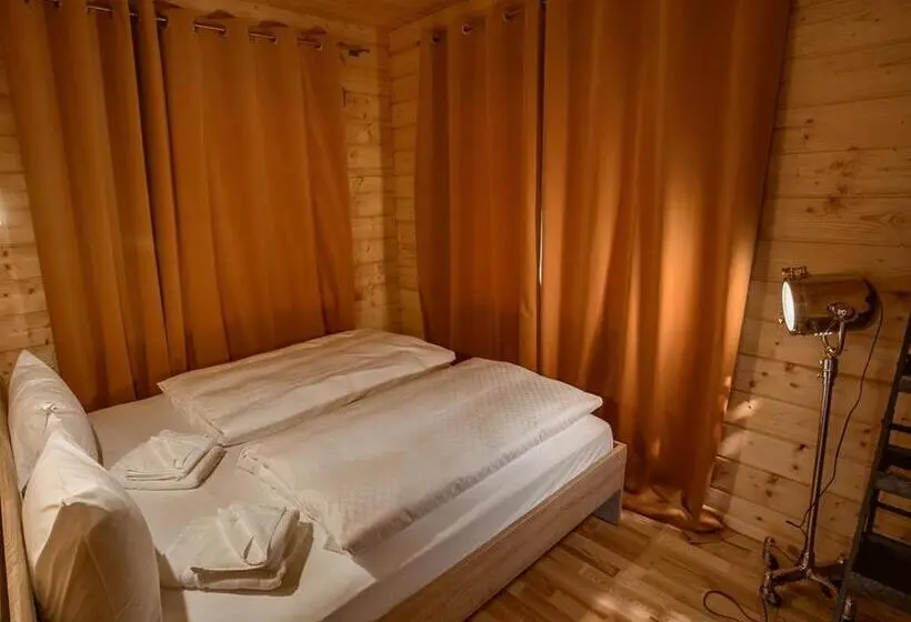 سوئیت جونیور خانوادگی, Jonathan Spa Estate