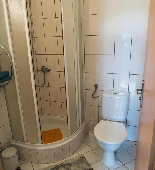 スタンダード4人部屋, Ubytování Na Jakuli