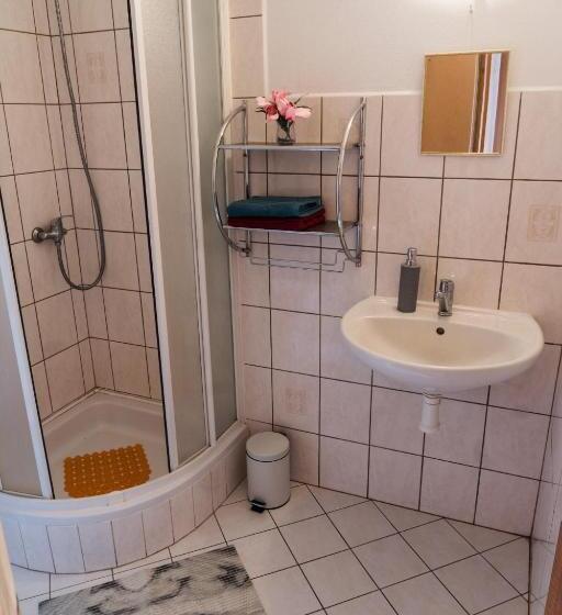 ファミリールーム, Ubytování Na Jakuli