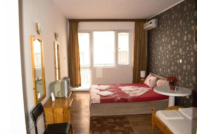 اتاق استاندارد سه نفره, Romantic