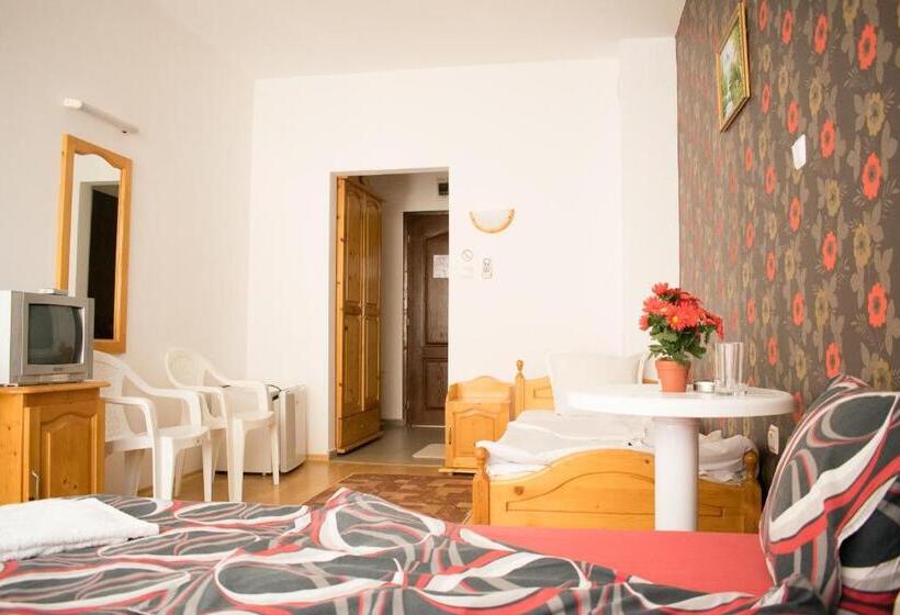 اتاق استاندارد سه نفره, Romantic