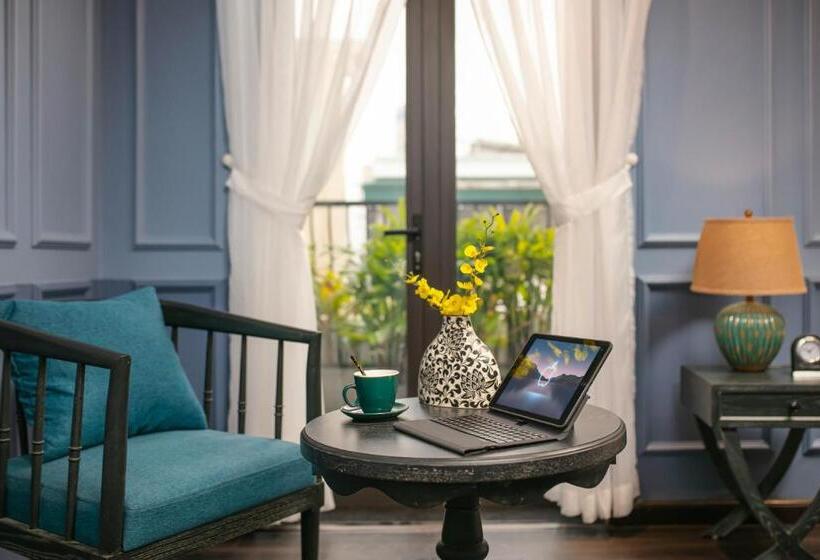 سوییت اجرایی, The Secret Halong