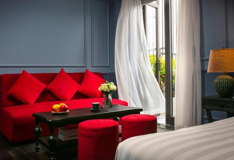 سوییت اجرایی, The Secret Halong