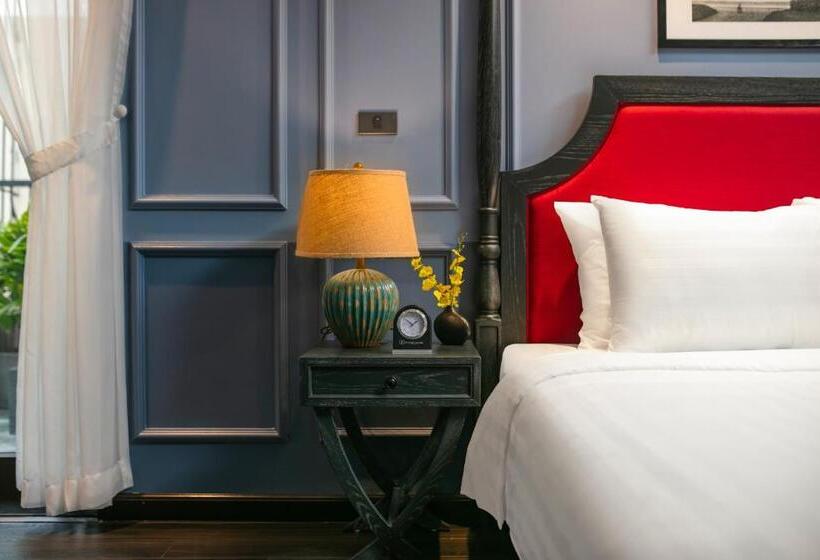 سوییت اجرایی, The Secret Halong