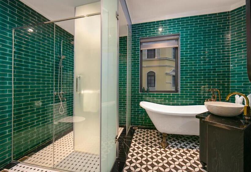 اتاق سوپریور با تخت بزرگ, The Secret Halong