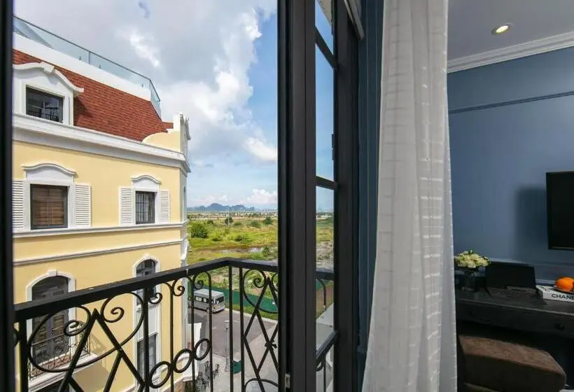اتاق استاندارد سه تخته با بالکن, The Exquisite Halong