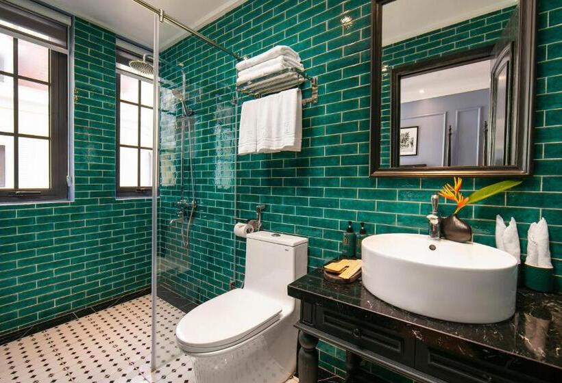 اتاق استاندارد سه تخته با بالکن, The Secret Halong