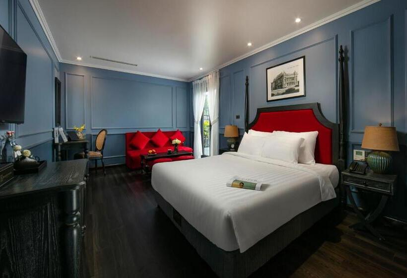 سوییت اجرایی, The Secret Halong