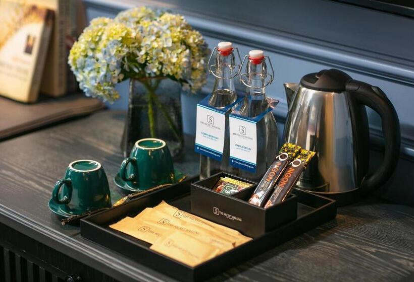 سوییت اجرایی, The Secret Halong