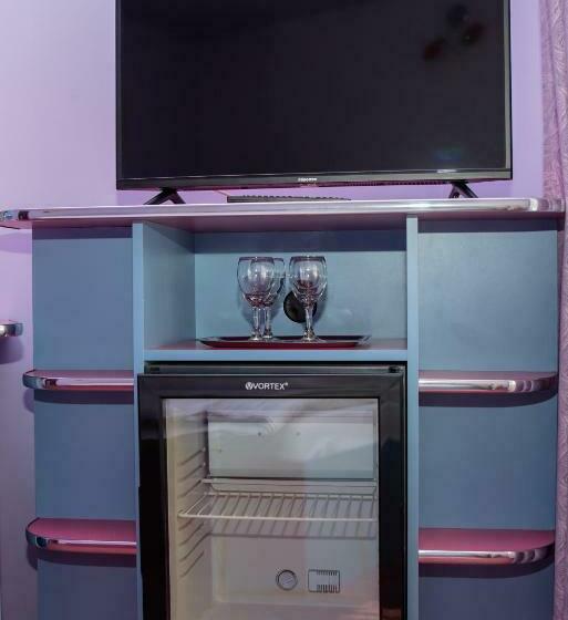 חדר סטנדרט, Yax