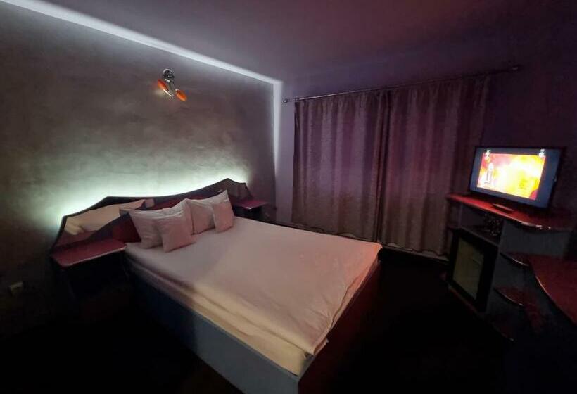 חדר סטנדרט, Yax