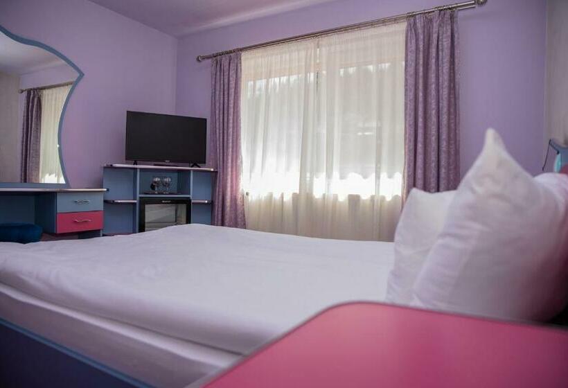 חדר סטנדרט, Yax