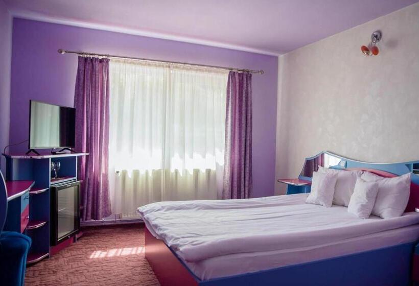 חדר סטנדרט, Yax