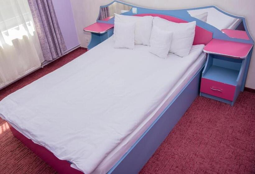 חדר סטנדרט, Yax