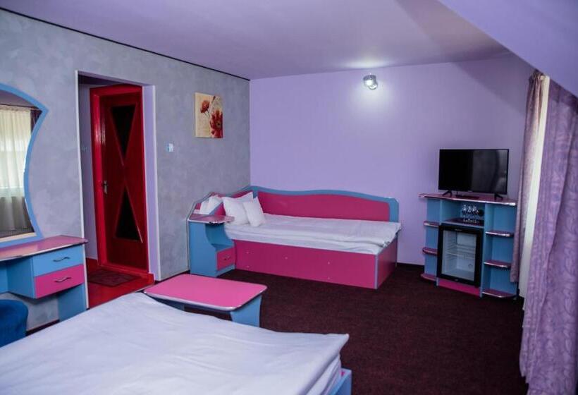 חדר סטנדרט לשלושה, Yax