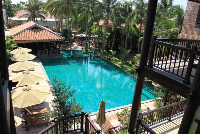 اتاق لوکس با چشم‌انداز استخر, Lotus Village Resort