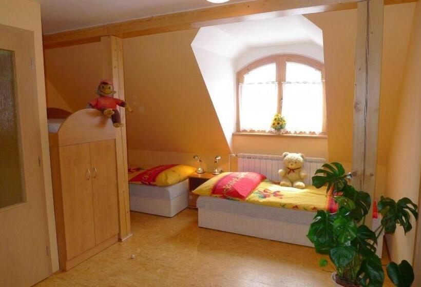 جناح, Penzion Rogallo