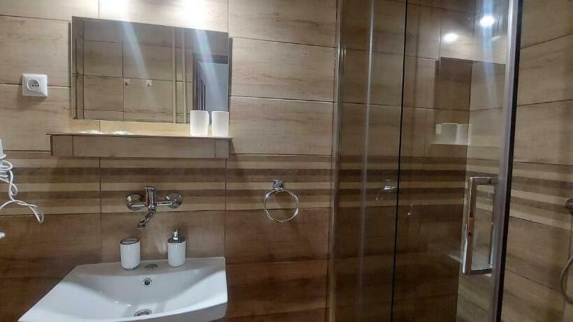 شقة غرفة واحدة, Penzion Tomino