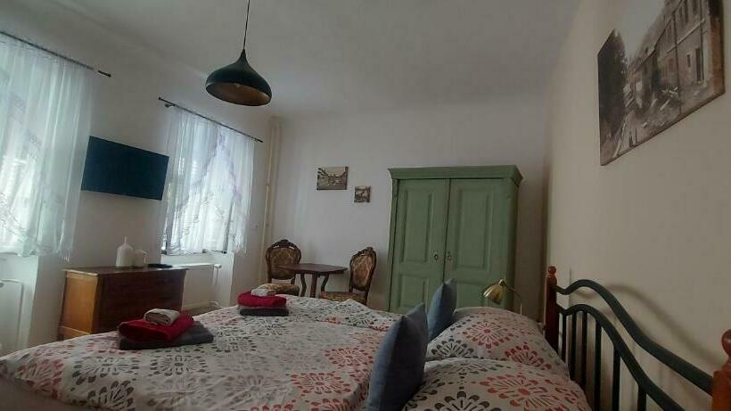 شقة غرفة واحدة, Penzion Tomino