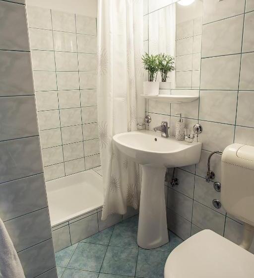 Standardrum Sjöutsikt, Villa Gréta