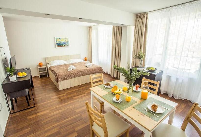 2 Bedrooms Apartment Lake View, Villa Gréta