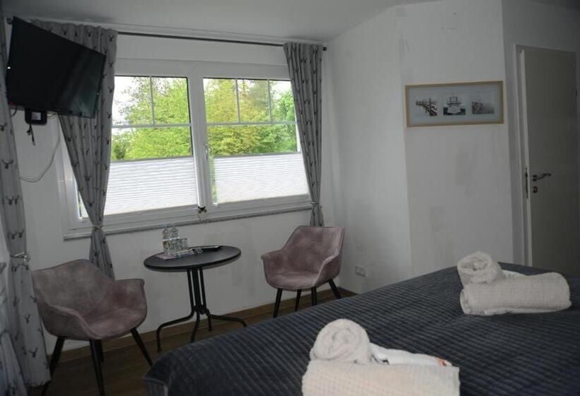 디럭스 스튜디오, Pension Eule