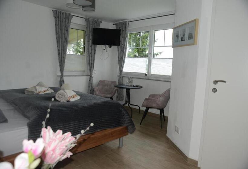 디럭스 스튜디오, Pension Eule