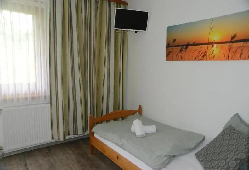 Yhden Hengen Huone Terassi, Pension Eule