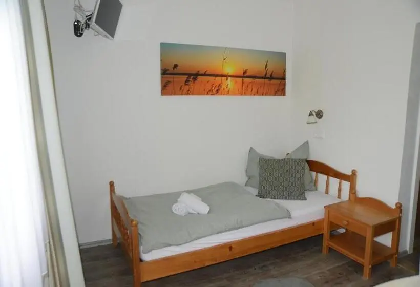 Yhden Hengen Huone Terassi, Pension Eule