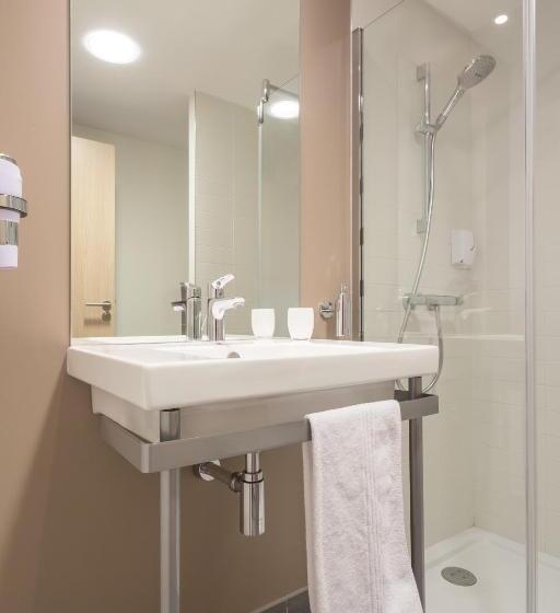 חדר משפחתי, Akena City Reims Bezannes