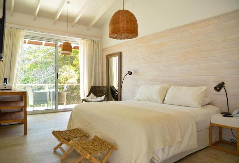 استودیو خانوادگی, Anastasio Hotel & Beach Club