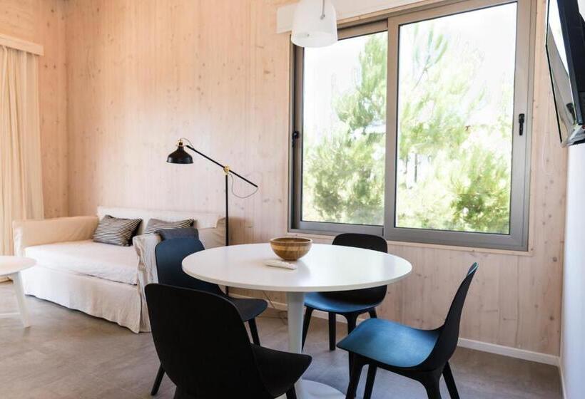 سوییت خانوادگی, Anastasio Hotel & Beach Club