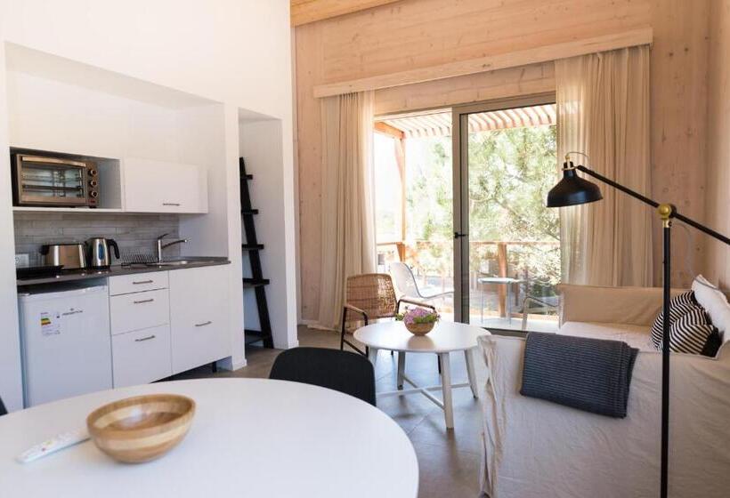 سوییت خانوادگی, Anastasio Hotel & Beach Club