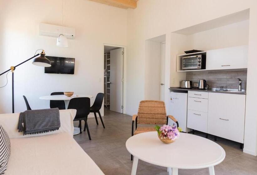 سوییت خانوادگی, Anastasio Hotel & Beach Club