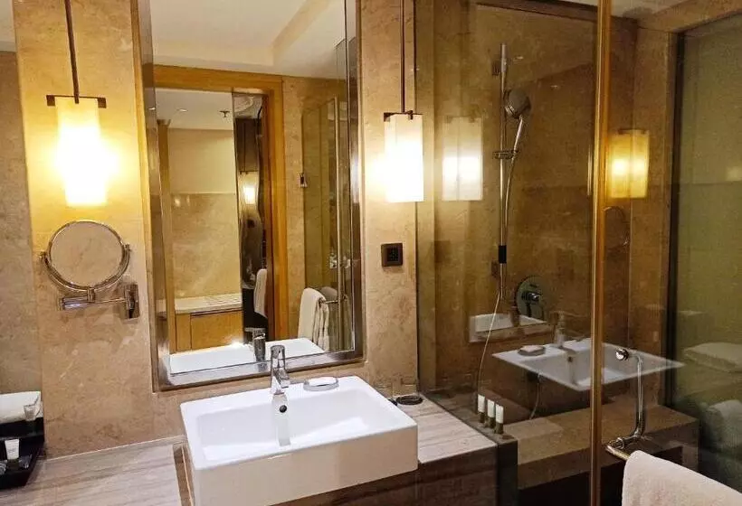 デラックスルーム, Courtyard By Marriott Bilaspur