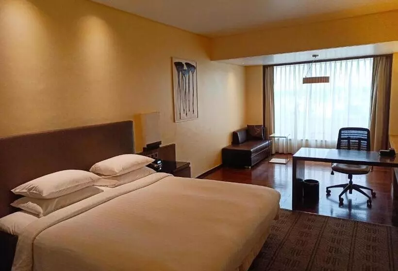 デラックスルーム, Courtyard By Marriott Bilaspur