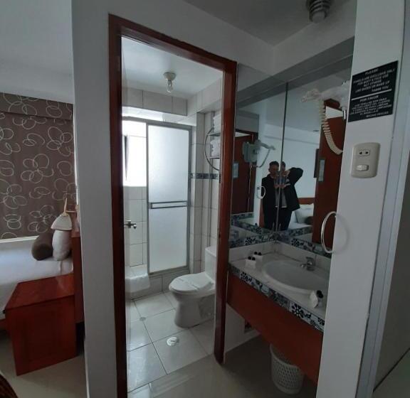 חדר משפחתי, Flower S House