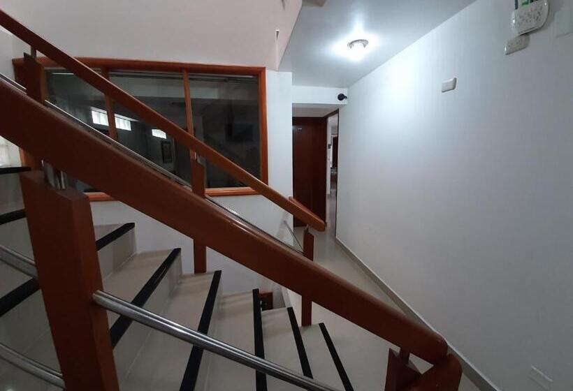 חדר משפחתי, Flower S House