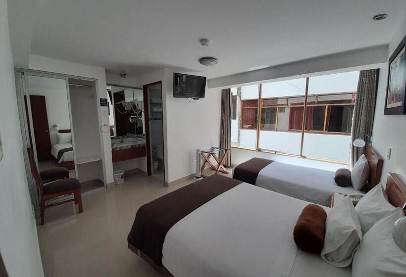 חדר משפחתי, Flower S House