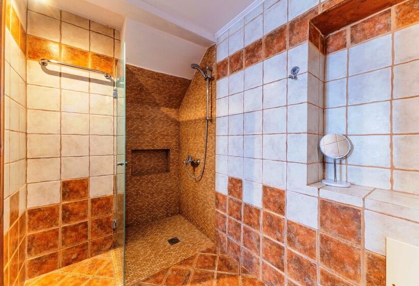 דירת דופלקס בת חדר שינה 1, Idili Traditional House