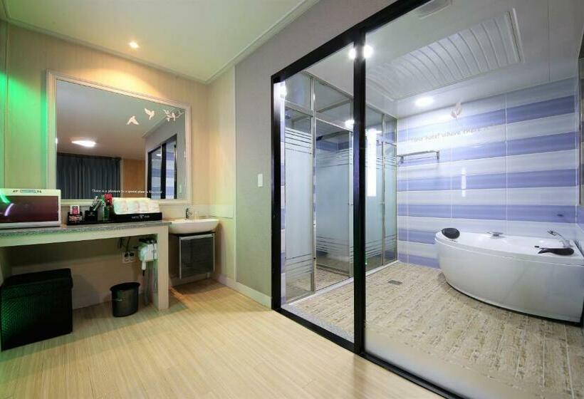 غرفة سوبيريور, Time