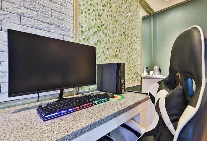 غرفة سوبيريور, Time