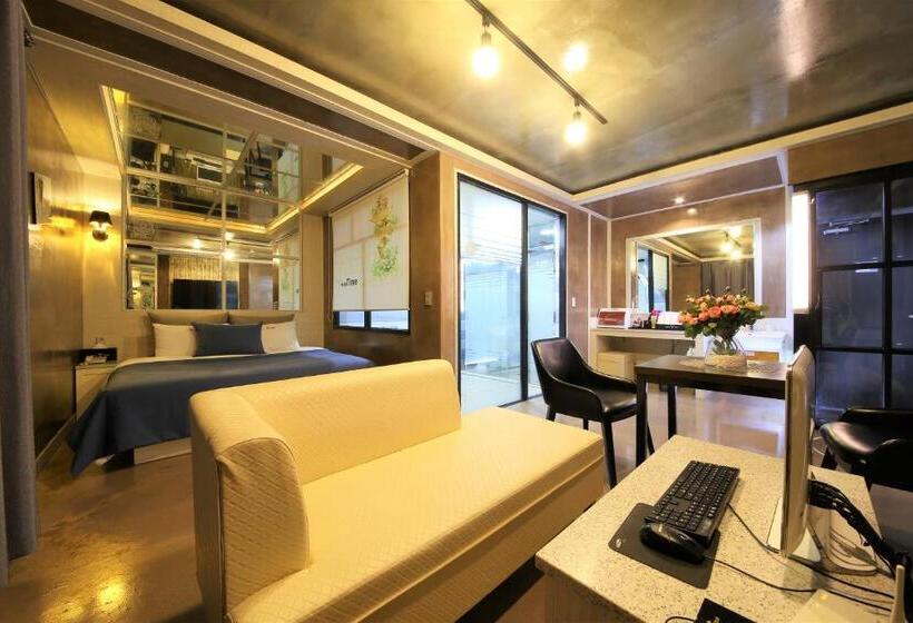 غرفة ديلوكس, Time