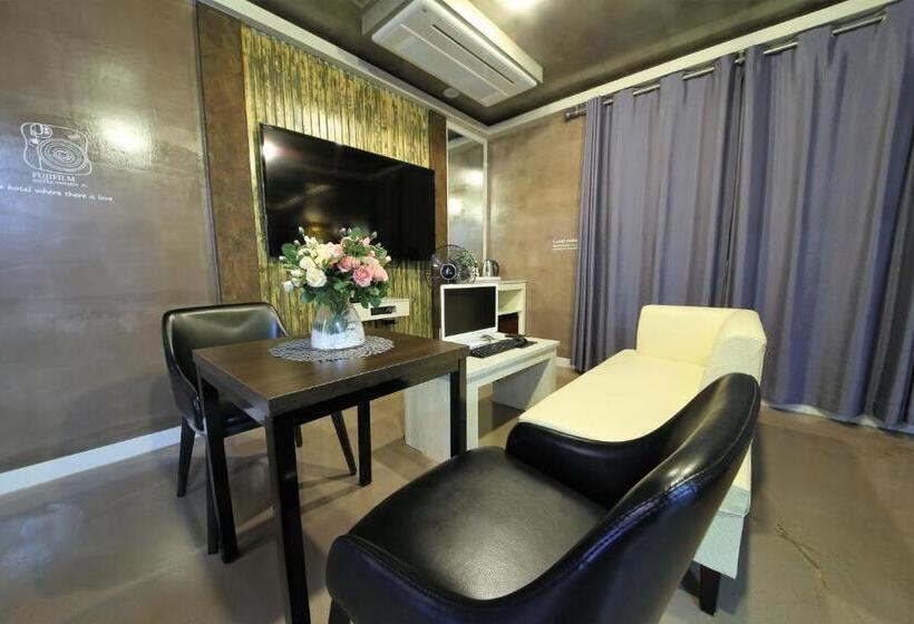 غرفة ديلوكس, Time