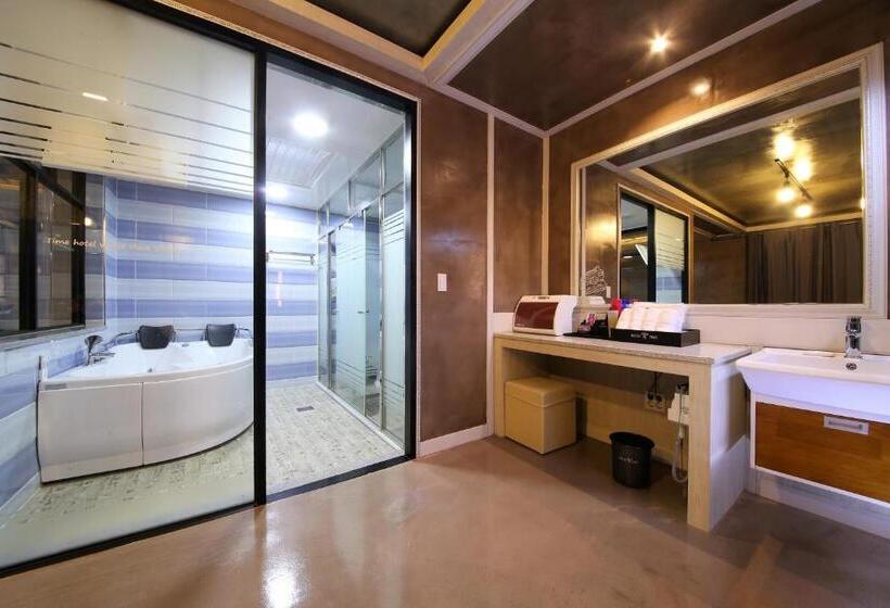 غرفة ديلوكس, Time