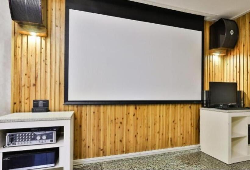 جناح ديلوكس, Time