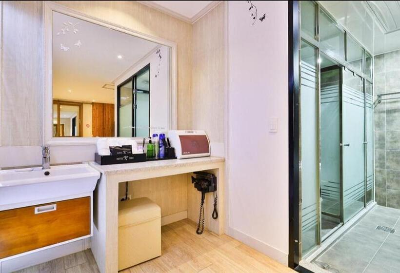 غرفة سوبيريور, Time